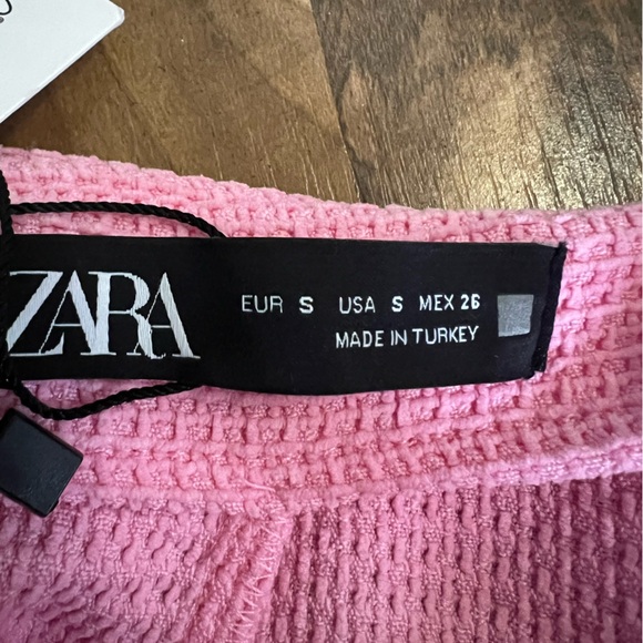 Zara bright pink textured mini skirt / skort gold details, NWT Size Small - Picture 2 of 10
